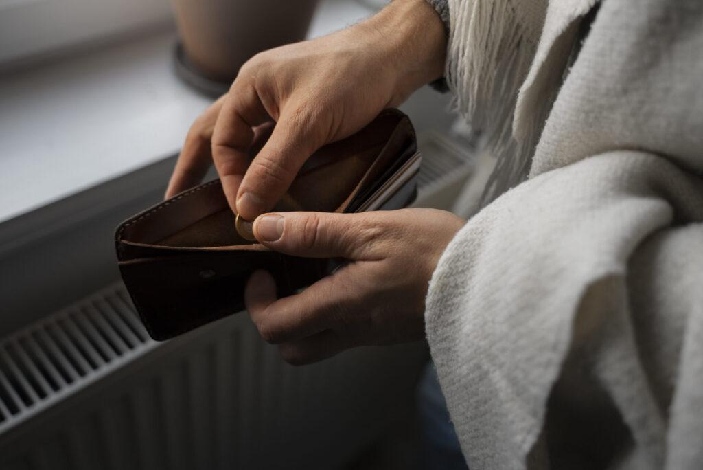 Neuvážené čerpání revolvingu může vést k dlouhodobému zadlužení a vysokým úrokům.