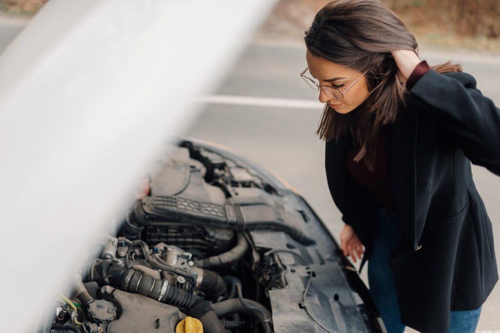 Základní povinné ručení nezahrnuje mnoho služeb, může se tak hodit i další pojištění nebo připojištění.